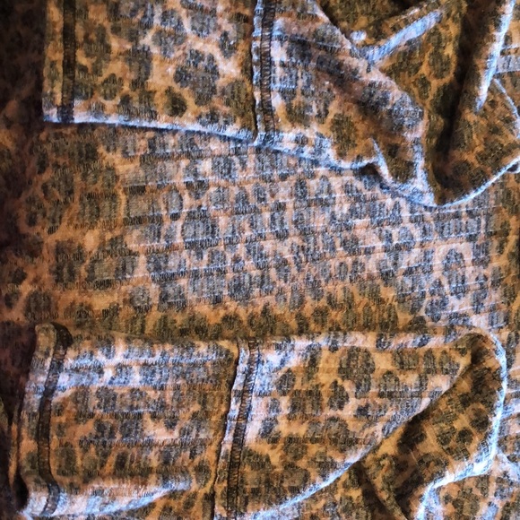 Heathered Leopard Spots Soft Top - Picture 6 of 6